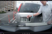 【画像】スバル乗りさん、自慢の愛車のエアロパーツをお年寄りに手すり代わりにされてブチギレ