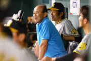 【OB戦】阪神岡田監督が観戦に訪れる！鮮やかな青の服装で大型ビジョンに映りスタンド沸く