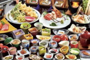 【画像】老舗温泉旅館の夕食がすごい、間違いなくお前らの想像の20倍はすごいｗｗｗｗｗ