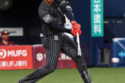オリックスの高卒ルーキー・紅林が8番ショートでプロ初出場し二遊間を組む宜保との連係プレーを見せ、打撃でも初打席でプロ初ヒットを果たし好スタートを切る！