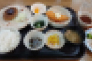 【画像】1泊『2500円』の宿の夕食が豪華すぎるｗｗｗｗｗ