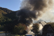 岐阜・白川郷で火災大炎上 #速報 |  さすがに放火じゃねえかと思えてくる。  |  白川郷大炎上してた