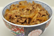 牛丼の値段は？ すき家「450円」 吉野家「498円」 松屋「フッ・・」