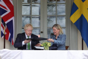 英国、NATO加盟を目指すスウェーデンとフィンランドと安全保障協定を締結