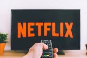 【朗報】Netflix「映像に関わる日本の人々に一律10万円を支給します。」