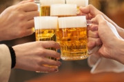 職場の飲み会で既婚男性達の嫁の愚痴を聞いていたんだが、愚痴が一通り終わった後既婚男性達から「お前も婚活を始めろ」と言われた　だったら結婚したくなるような話をしろよ