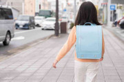 「あの家は失礼極まりない…！」ランドセル買ってあげる件をめぐり、両家が絶縁。ママたちがラン活で疲弊する「意外すぎる実態」