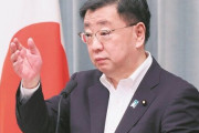 松野官房長官、首相名義での弔意に「ローマ教皇にも弔意を示した例がある！！！」と反論