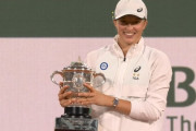 シフィオンテクが18歳ガウフに圧勝し全仏2度目の優勝！！セレナを超すツアー35連勝！！