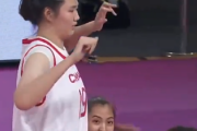 【画像】中国バスケ代表が無双、身長220cm17歳が誕生して誰も届かない模様「意味不明ゲームにならん」