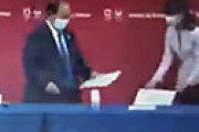 【動画】 東京五輪組織委の会見、「椅子を引くためだけに出てきた女性に強い違和感を覚えました」 ← 朝日記者