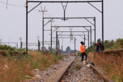 【南アフリカ】電車の電線、ケーブルが根こそぎ盗まれる…コロナで運行停止、略奪天国に