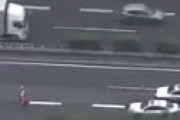 【動画】 吹田市の中国道で車7台と4台絡む事故が相次ぎ発生　子供ら15人以上搬送 「後ろ半分ぺちゃんこ」 渋滞発生中