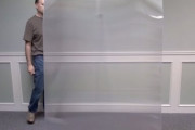 光を曲げ背景だけを映す「透過パネル」の開発成功　これもうほぼほぼ透明マントだろ