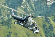 ロシア陸軍のMi-24ハインド、Ka-52アリガートル攻撃ヘリが山岳地帯で飛行訓練！