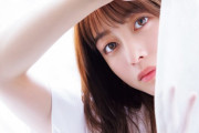 橋本環奈さん、超ミニスカでしゃがむ美脚ショット「史上最速で撮影した気がします。笑」