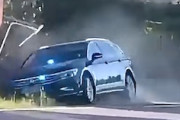 【動画】バイクの少年を無理やり止めるパトカーが怖いｗｗｗｗ