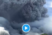 【火山噴火】インドネシアのシナブン山が噴火！噴煙5000メートルを上げる…周辺には火山灰が降り注ぐ