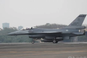 海外　台湾のF-16バイパーが墜落