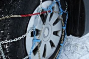 車のタイヤに自力でチェーン着けられる？