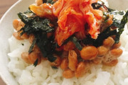 キムチ入り納豆かけご飯、旨すぎて朝食の一軍になる