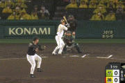 【阪神対ヤクルト1回戦】ヤクルト・サンタナはフライを見失う…