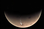 【狼煙】火星で「巨大な煙」が上がっている画像が公開される…地球から望遠鏡でも確認できる模様