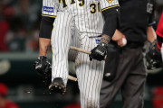 阪神　マルテ頭を下げてバット折り反省「勝利に貢献したい気持ちが」11日広島戦満塁好機に三振