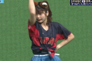 GIF画像　佐々木朗希さん、きつねダンスを見てニッコニコ