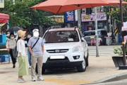 日除け占領した「非常識駐車」議論＝韓国の反応