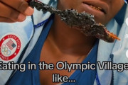 ◆悲報◆パリ五輪アメリカ代表さん、選手村で黒焦げの焼き鳥を食わされる😂