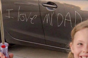 【悲報】かわいい女の子、パパの車に素敵なメッセージを残す【画像】