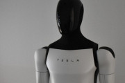 イーロン・マスク「人型ロボットを今年中に大量生産する」