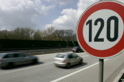 高速道路が速度無制限だったら何キロくらいで走りたい？？