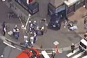 【動画】 船橋駅前のビルに８２歳男性が運転する車が突っ込み、巻き込まれた女性が意識不明の重体　緊急車両集結で騒然