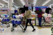 【悲報】女さん、トイレットペーパー買い占めてしまう