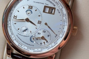 【A.ランゲ＆ゾーネ】コレクションの主役！ローズゴールドのランゲ1・タイムゾーン