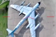 ロシアの航空基地を奇襲したドローンからの映像が公開される。