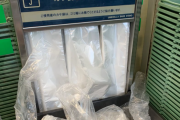 X民「レジ袋は有料なのにビニール傘はポイ捨てだし傘の袋は無料で取り放題」→3万いいね