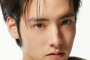 赤楚衛二、ファッション誌初カバー 4つのヘアスタイルを披露、大人っぽい色気も