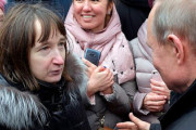 ロシアの婦人「1ヶ月170ドルで生活できると思いますか？」とプーチンに詰め寄っていた事が海外で話題に
