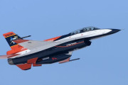米国、AI(人工知能)に完全制御されたF16戦闘機での空中戦に成功…17時間以上、人の介入なしに離着陸・空中戦を行う！