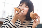 クリームパンを食べてたら嫁が「一ロ」というので渡した。帰ってきたクリームパンを食べたら衝撃！！