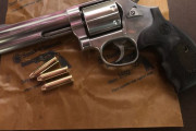 高校1年男子の拳銃自殺、真正のスミス&ウェッソンとみて入手ルート捜査…実弾が6発付いて80万円！