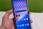 【朗報】モトローラ「俺も折り畳みスマホ作った！！！！買え！！！」怒号ｗｗｗｗｗｗｗｗｗｗｗ