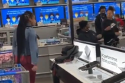 【動画】アメリカ人女性、店にあった最後のps5をめぐり乱闘