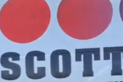 「スコットと名前の書かれた車の運転手と目が合った…吹き出してしまった」宣伝効果が抜群の車