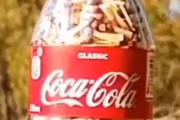 これは芸術。コーラのビンにマッチ棒を詰めて火をつけるとどうなるのか実験。海外の反応
