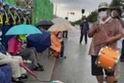 【沖縄】辺野古プロ市民、基地前の道路に謎の貝殻並べて抗議活動ｗｗｗｗｗ