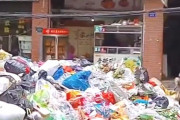 【動画】中国、 政府が賃金未払いでゴミ収集員が集団ストライキ！街中にゴミの山！